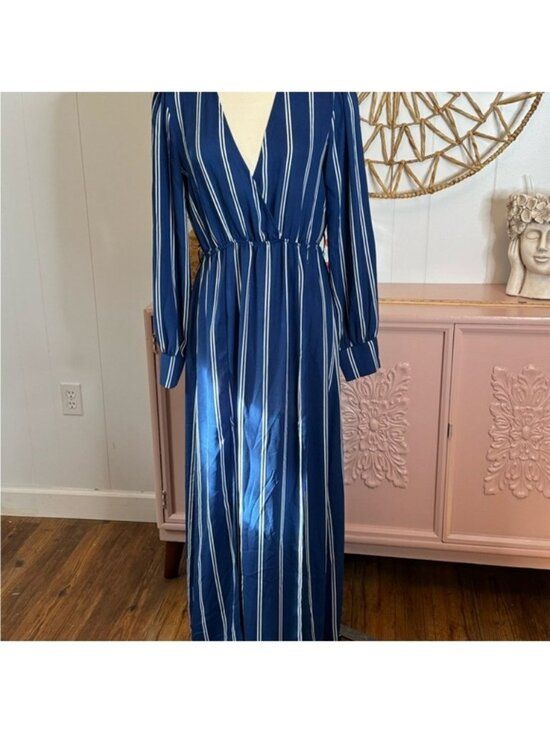 Forever 21 Dresses & Skirts - Forever 21 Large‎ Elegant Blue Striped Maxi Dress